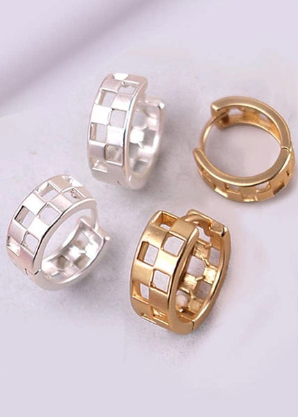 MINI CUTOUT CHECKER HOOP HUGGIE EARRING | MATTE GOLD