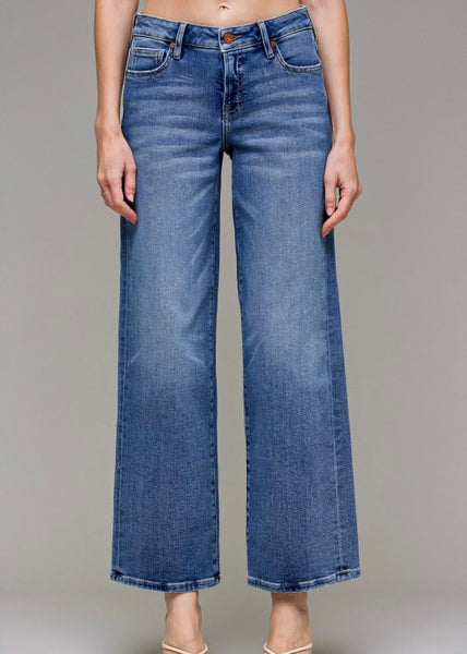Logan Mid Rise Dad Jean
