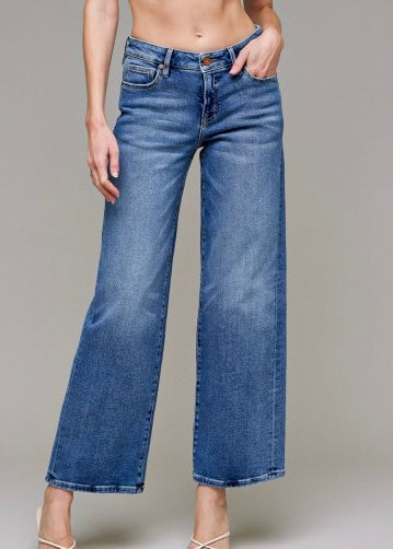 Logan Mid Rise Dad Jean