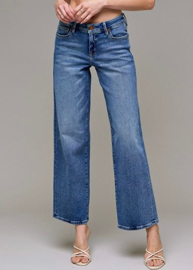Logan Mid Rise Dad Jean