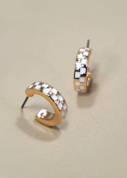 MINI CHECKER HOOP HUGGIE EARRINGS | Gold/white