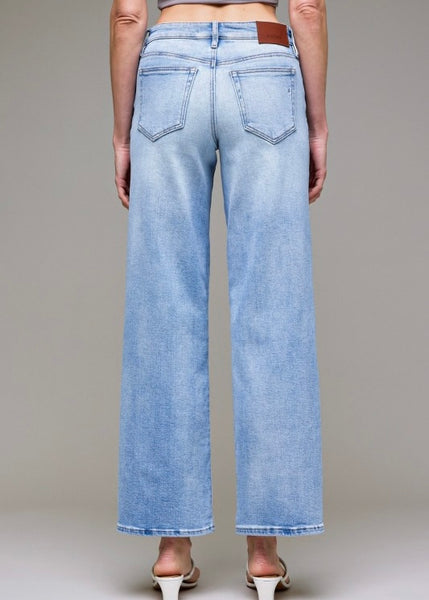 Logan Mid Rise Dad Jean