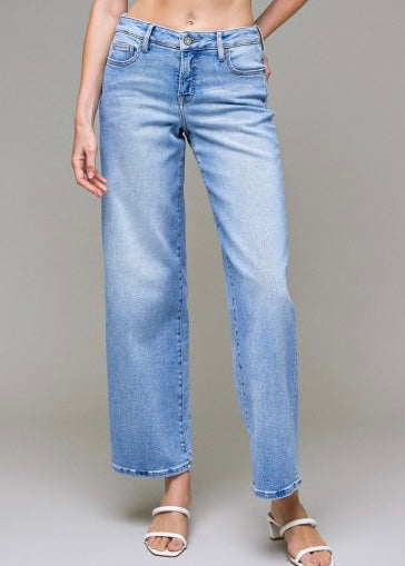 Logan Mid Rise Dad Jean